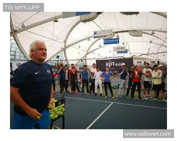 南京网球队在世锦赛中的团队协作展现出卓越实力与默契配合 南京网球队在世锦赛中的团队协作展现出卓越实力与默契配合