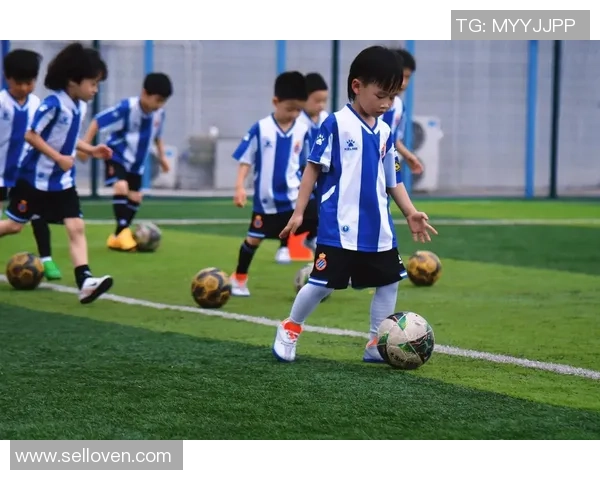 足球明星亲自指导小孩训练技巧精彩视频分享让孩子们爱上足球的秘诀 足球明星亲自指导小孩训练技巧精彩视频分享让孩子们爱上足球的秘诀